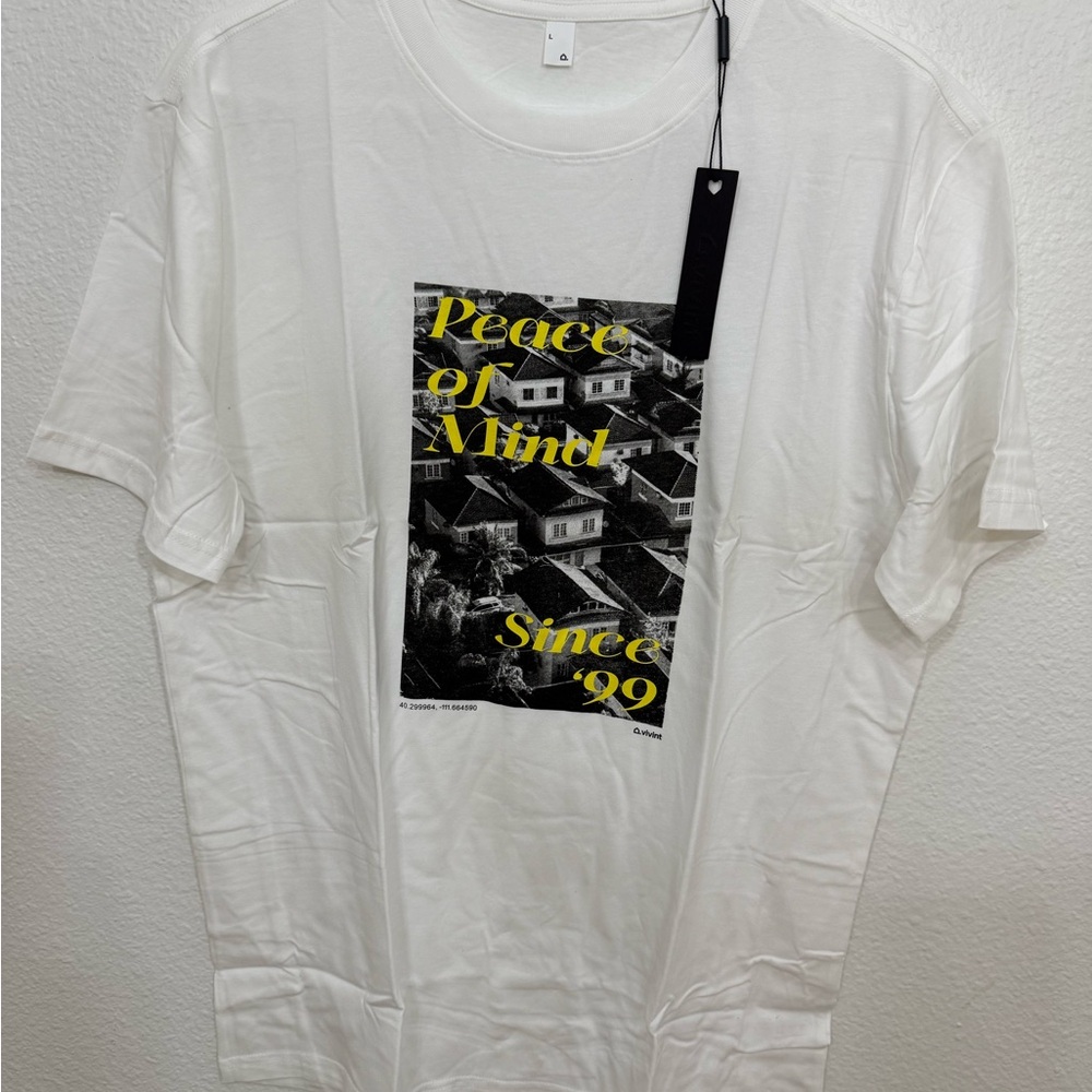 Vivint T-Shirt Size Large White Men's Vivint Piece Of Mind